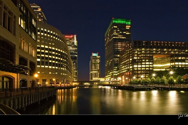 Nacht schönes London und die Promenade