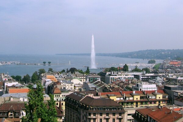 Ein prächtiger Brunnen am Genfer See in der Schweiz