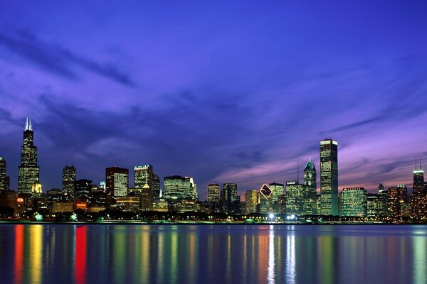 Reflection of the lights of the metropolis on the water