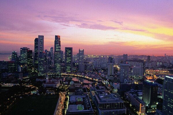 Vista de la ciudad de los sueños al atardecer