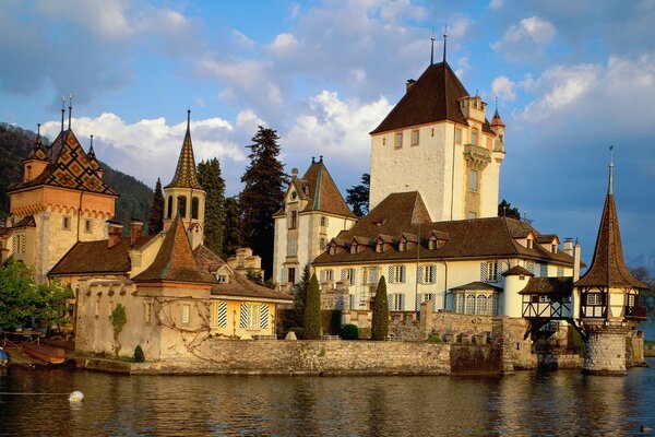 Ölgemälde- Schloss Oberhofen am Ufer des Thuner Sees Schweiz