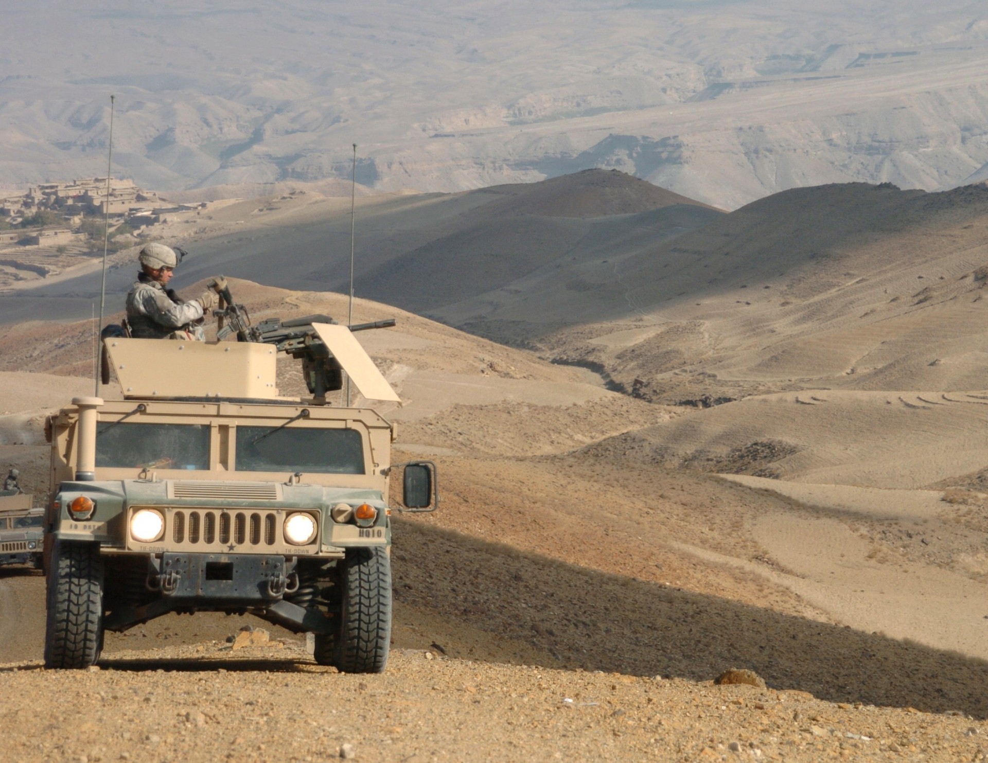 voiture hummer militaire sables