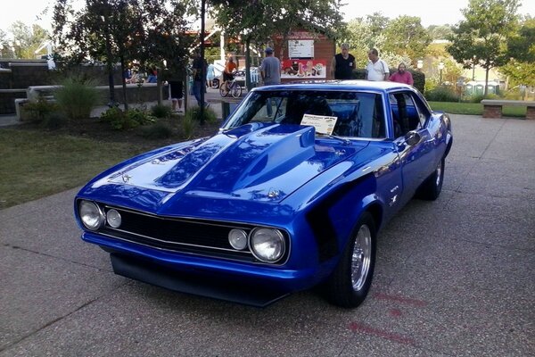 Coche retro clásico azul