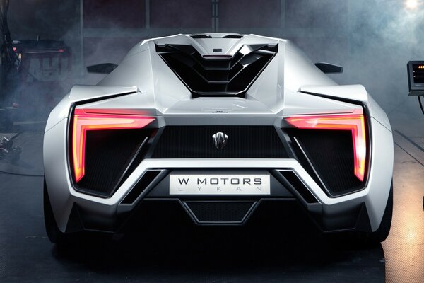 Спортивный автомобиль lykan hypersport