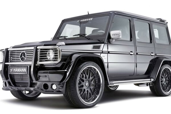 Beau gros SUV Mercedes