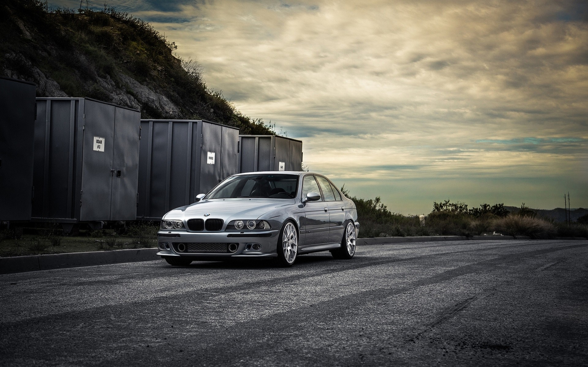 m5 e39 bmw bleu route vue de face