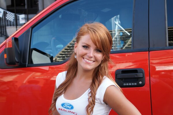 Rousse, rouge, Ford, sport et girly xevina