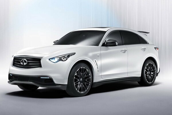 Blanco tonificado Infiniti SUV