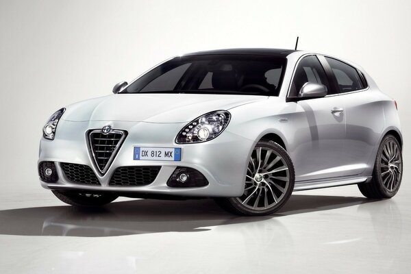 Nowa Srebrna Alfa Romeo