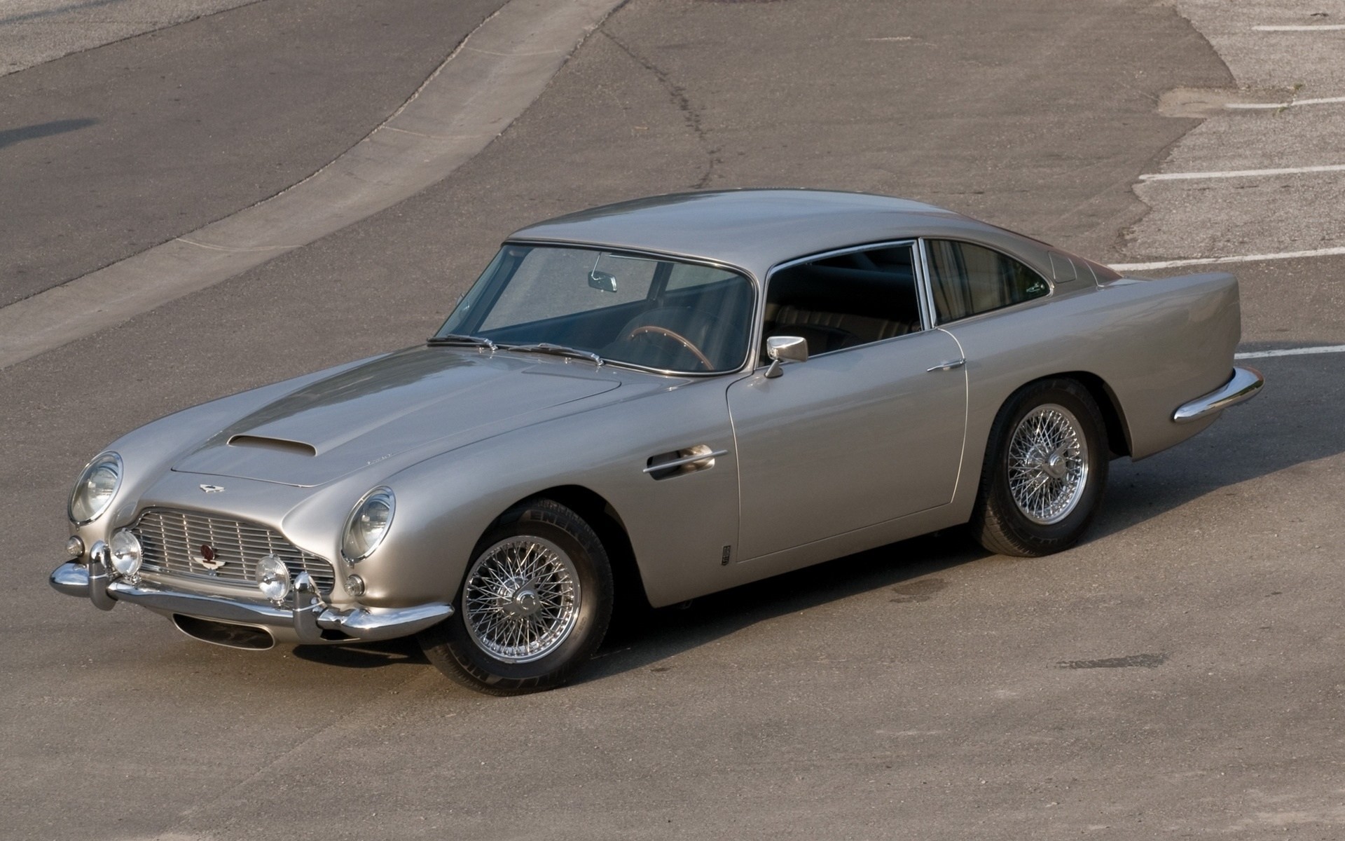 grau auto db5 aston martin straße