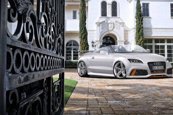 The audi tt 5th generation car is at home