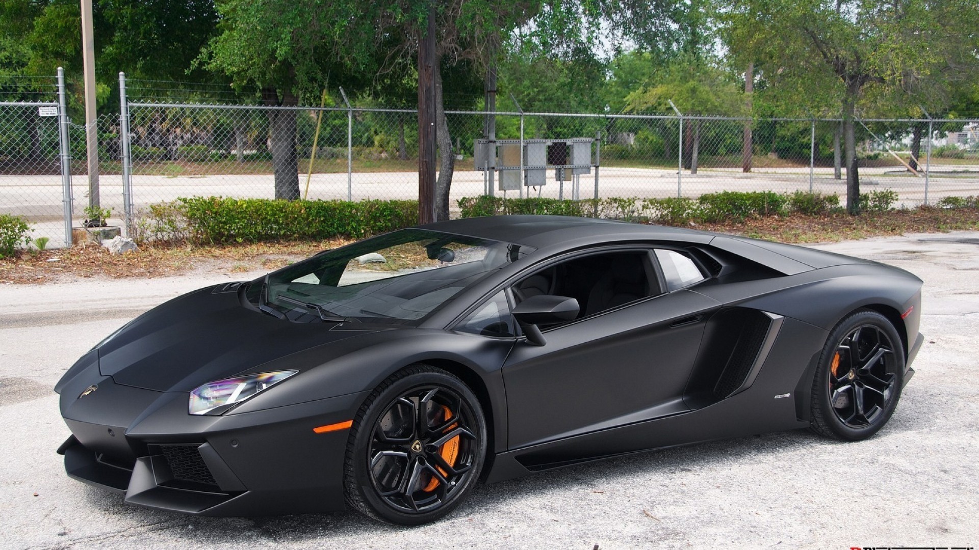 auto nero lamborghini aventador