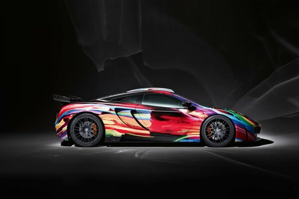 McLaren al estilo Hamann sobre un fondo oscuro