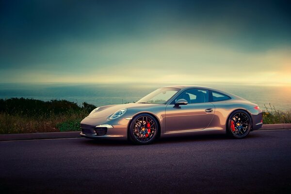 Porsche Carrera bei Sonnenuntergang