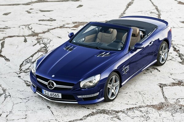 Mercedes blu open top