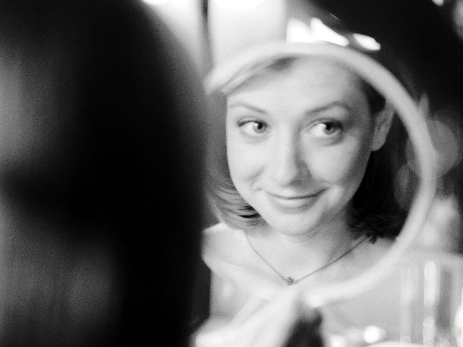 actress alison hannigan alison hannigan reflection black and white mirror smile