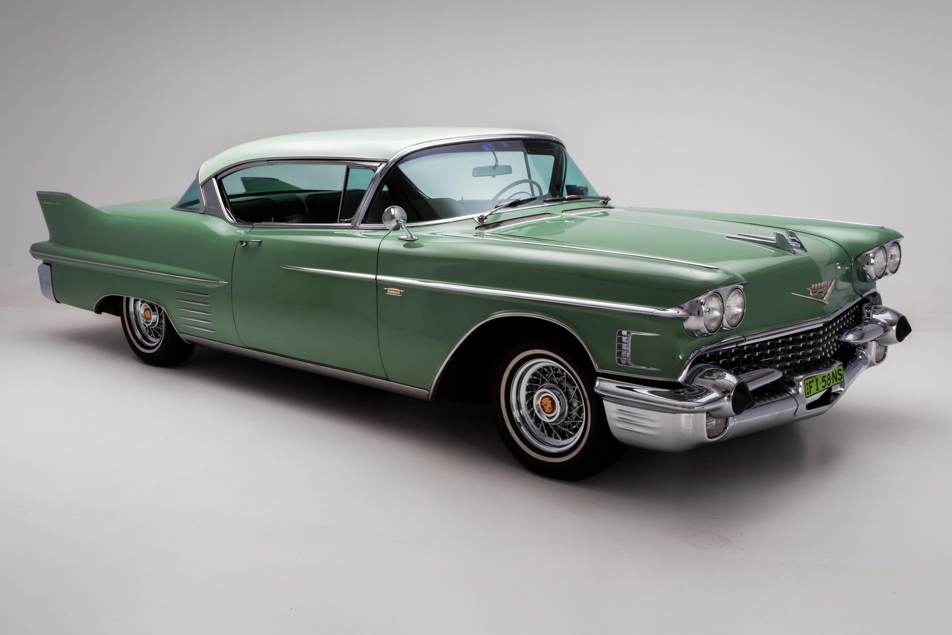 voiture cadillac deville classique