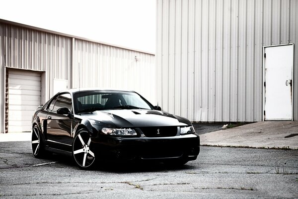 Ford Mustang avec disques d argent