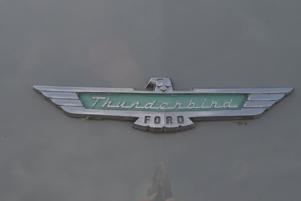 Logo de la vieille voiture Ford