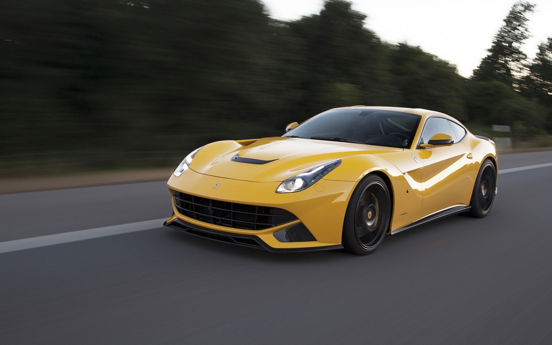 voiture jaune ferrari roues