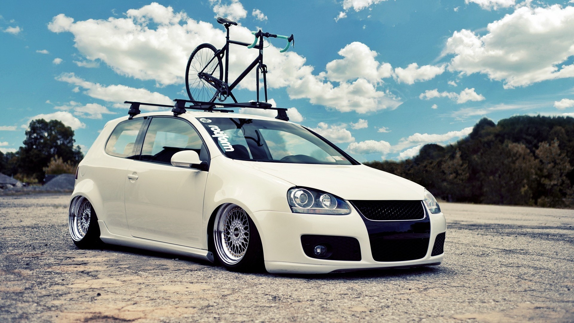 bicicleta coche nube golf volkswagen gris