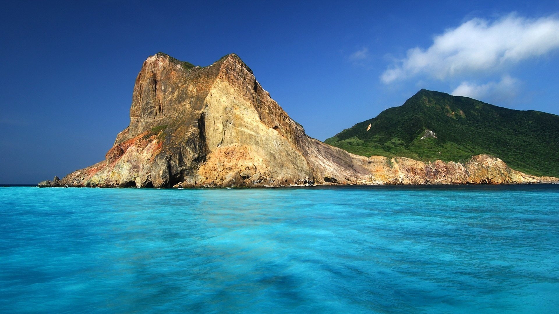 acqua celeste montagna nuda nuvole montagne acqua cielo mare laguna costa