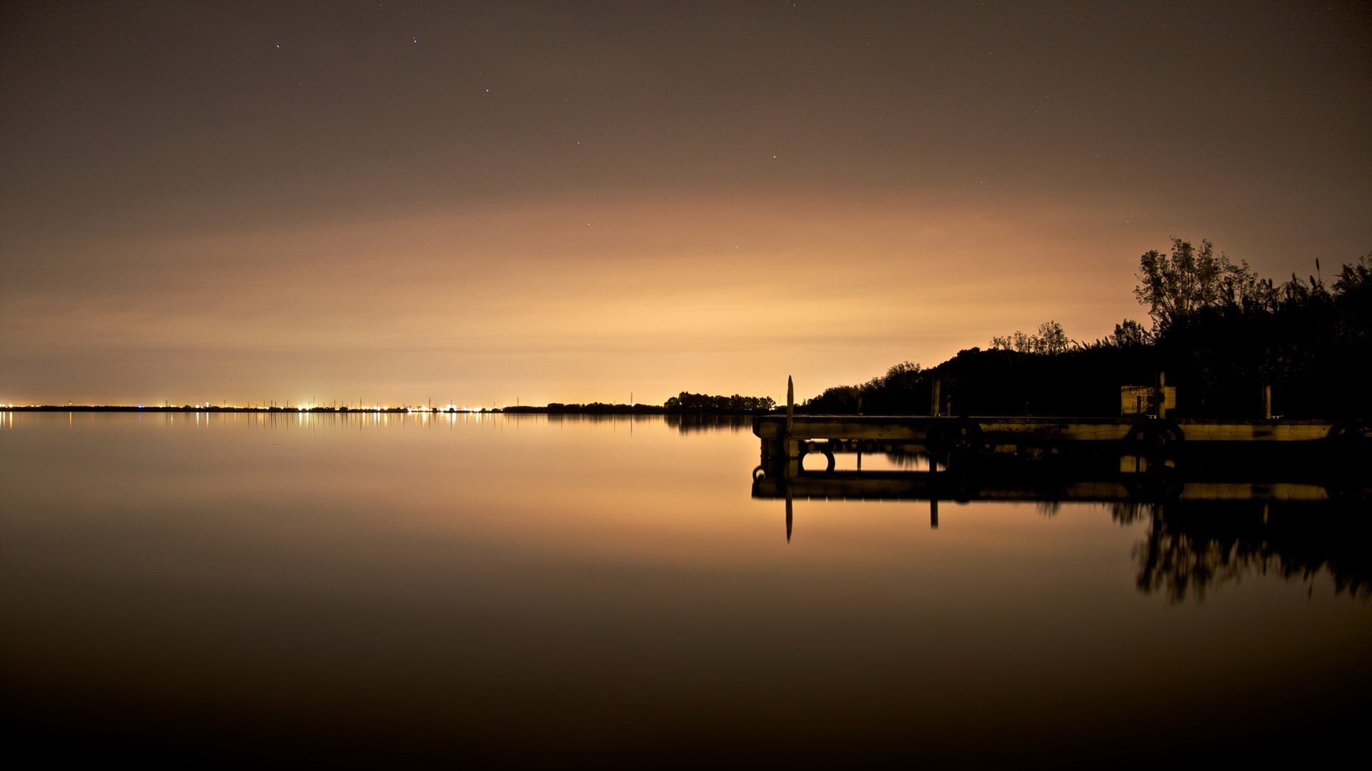 lichtlinien abend see sonnenuntergang wasser sterne reflexion oberfläche lichter struktur