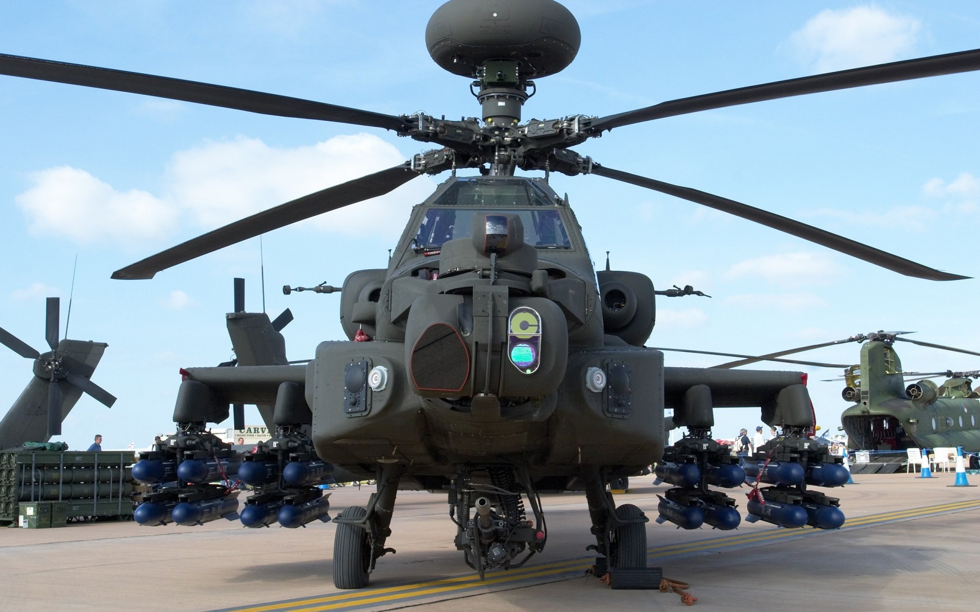 helicóptero apache base aérea armamento