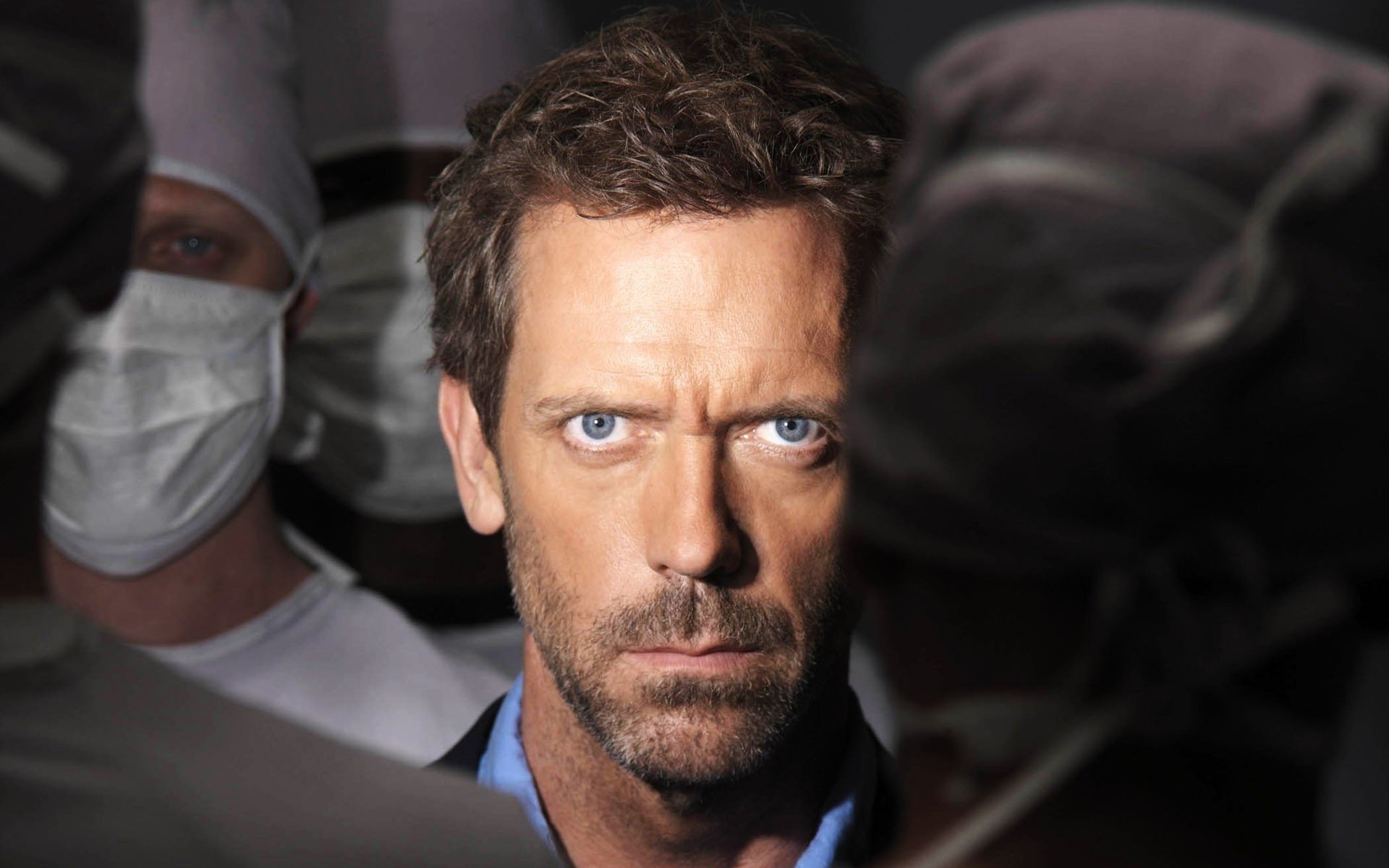 dr. house hugh laurie bende camici bianchi ritratto viso occhi vista uomini attori cinematografici film barba barba lunga medici respiratore