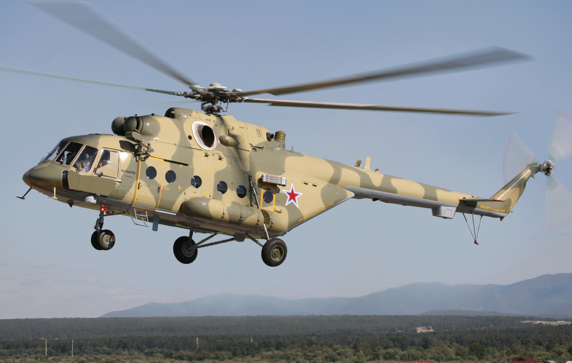 mi-8 lądowanie wielozadaniowy helikopter niebo