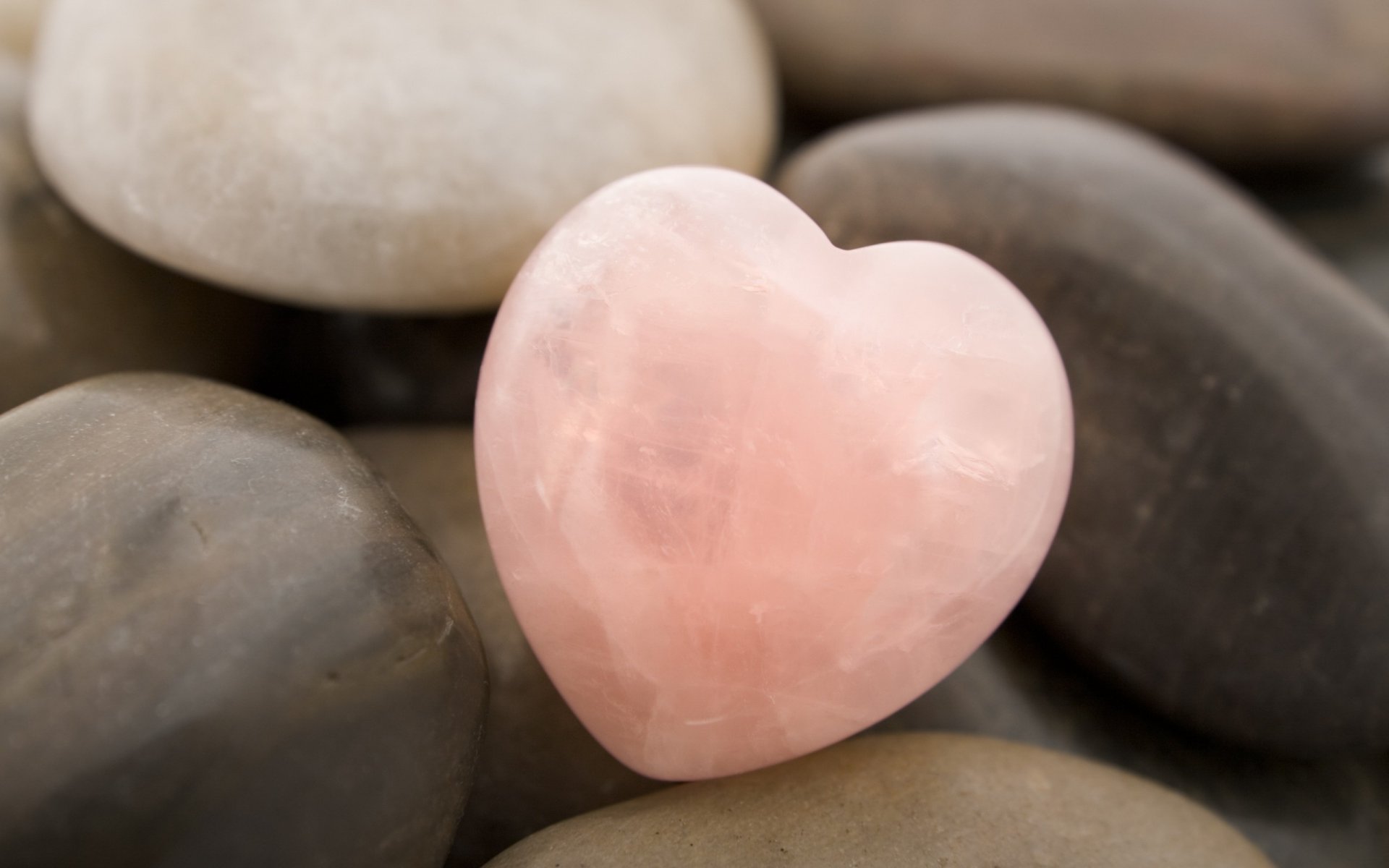 guijarros corazón rosa amor