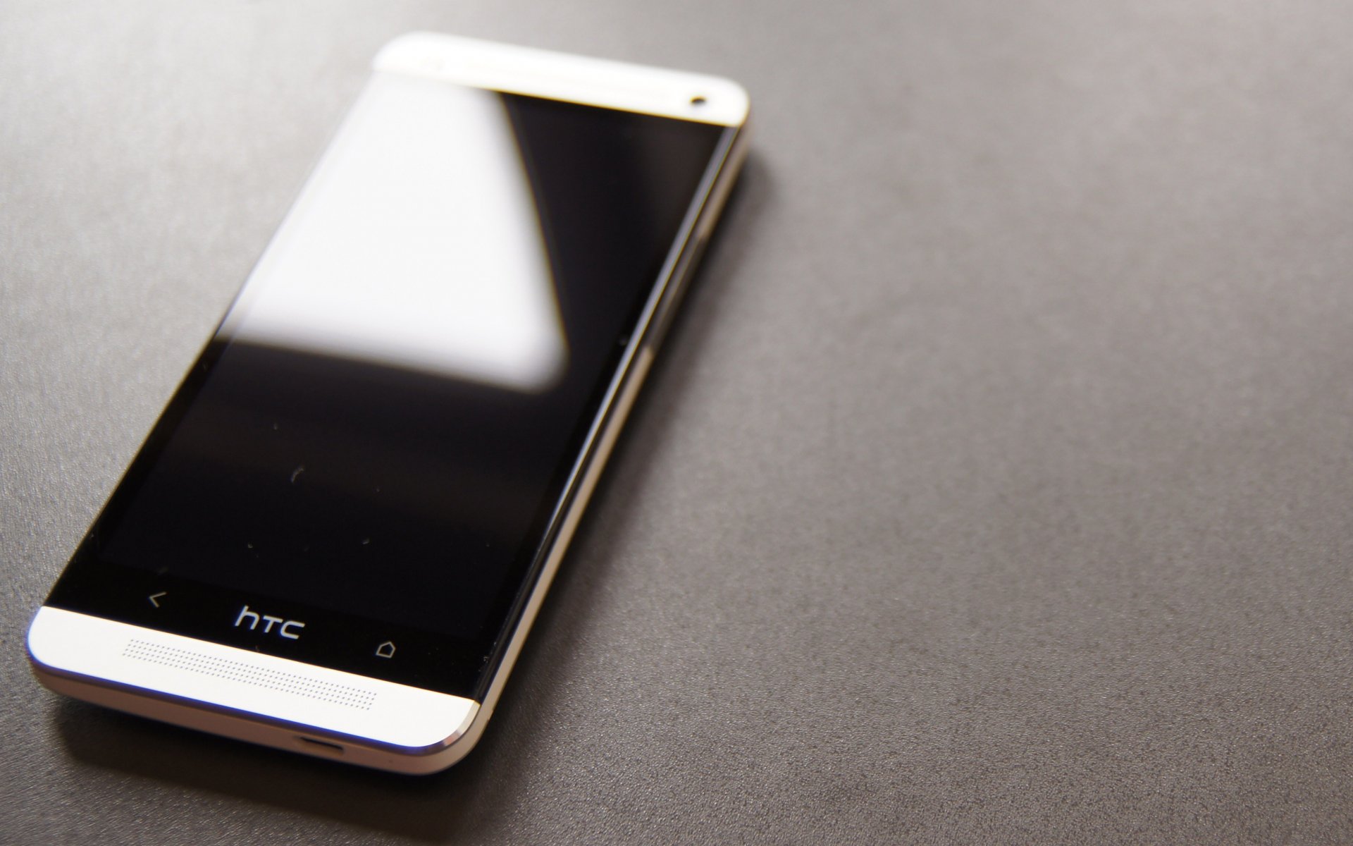 htc one smartfon stylowy kurz