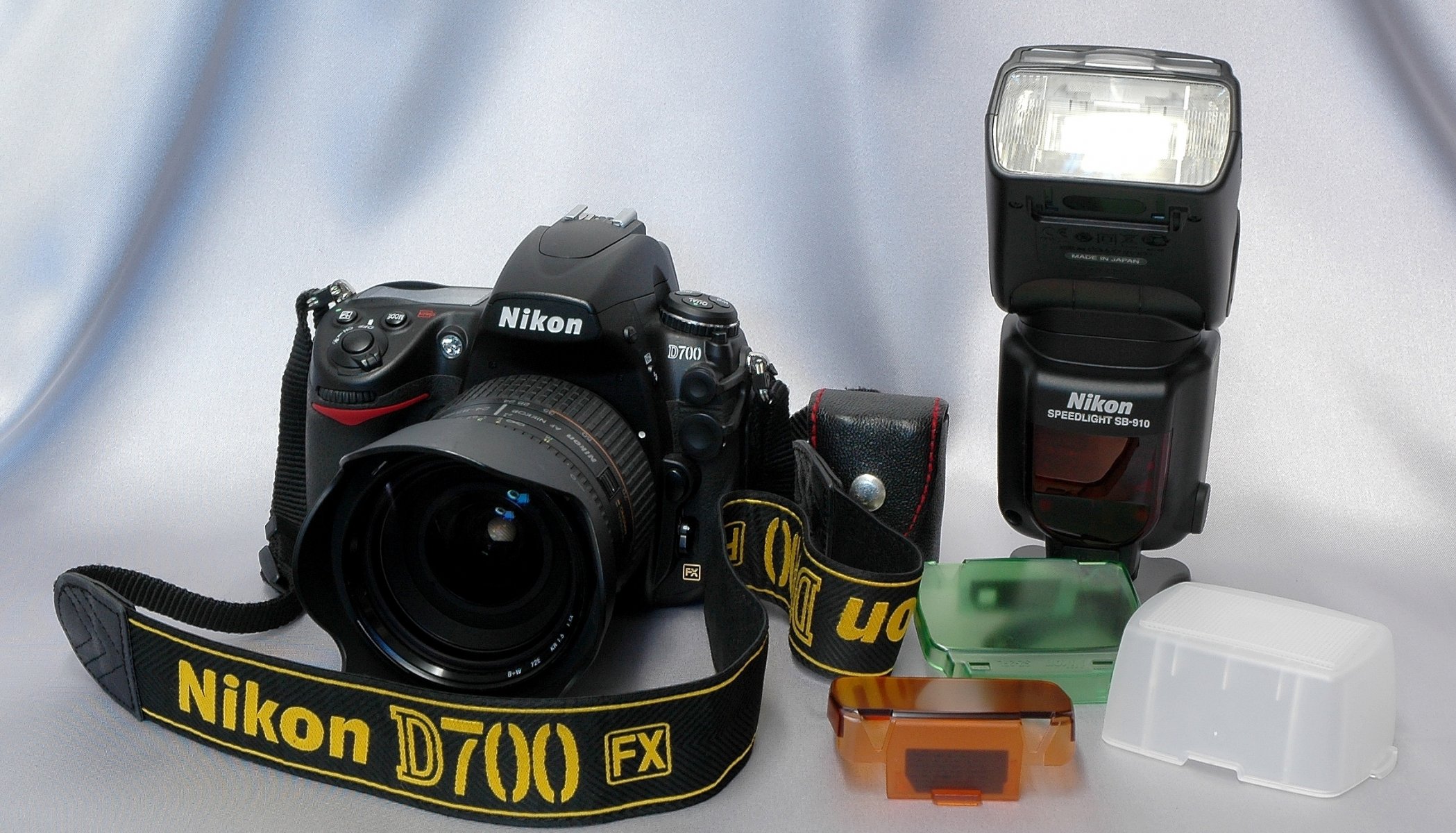 nikon d-700 fx professional slr camera lens af nikkor 24-85 f / 2.8-4 d flash nikon speedlight sb-910 belt background