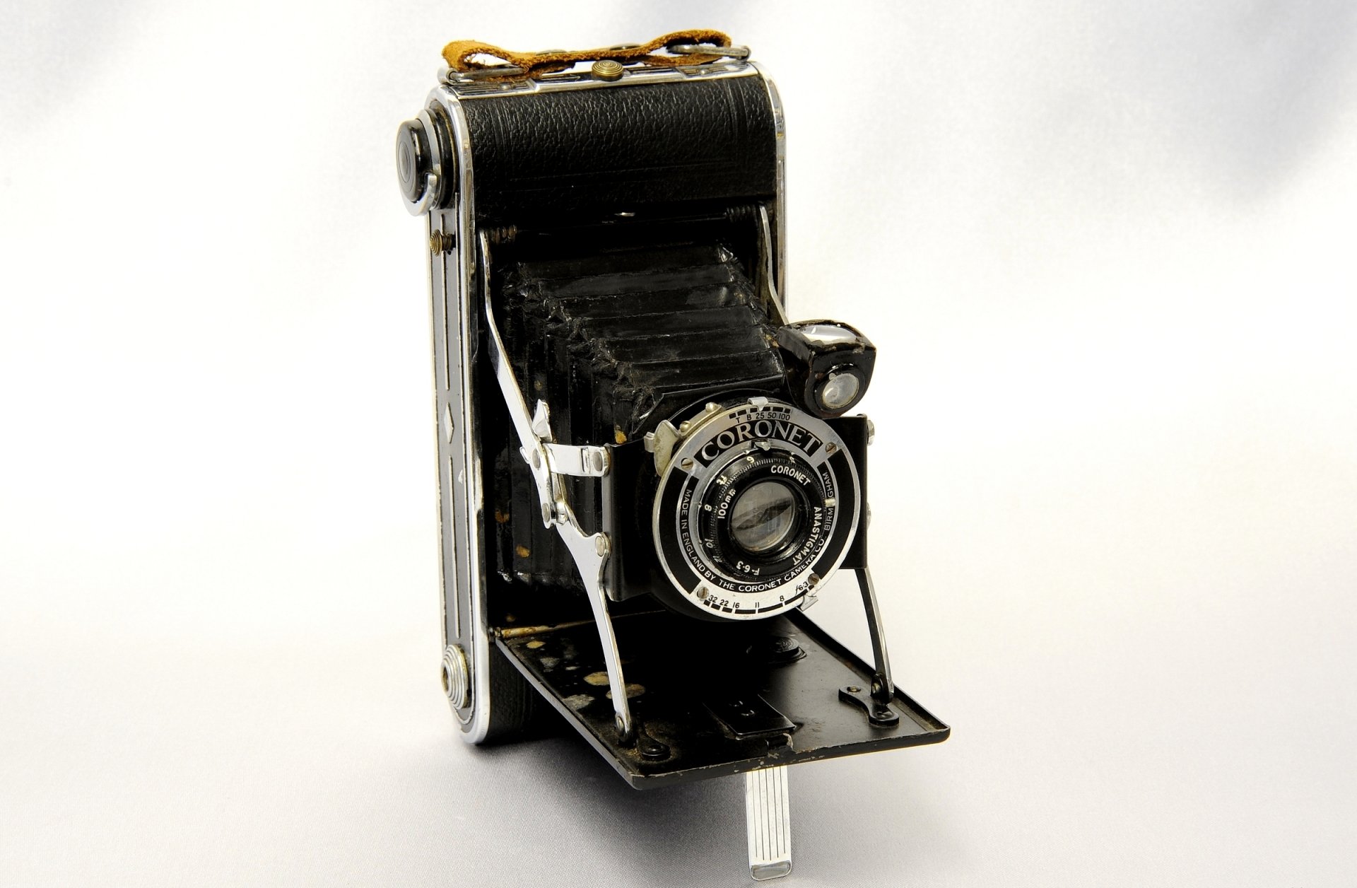 coronet folding a camera curiosity background