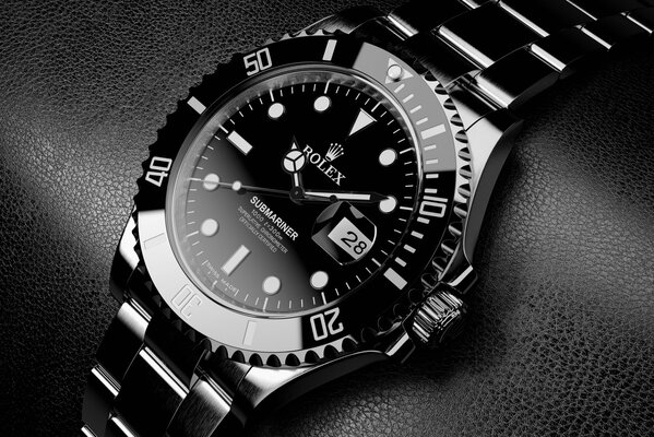 Reloj Rolex de titanio negro sobre fondo de cuero