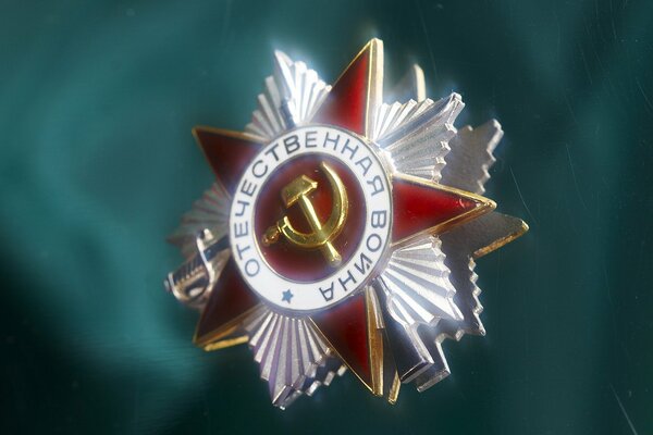 Order of the Red Star for the May 9 holiday on an emerald background