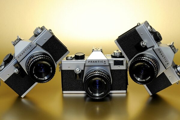 SLR camera with mechanical shutter