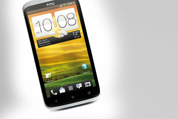 Сдержанный и блестящий HTC one x