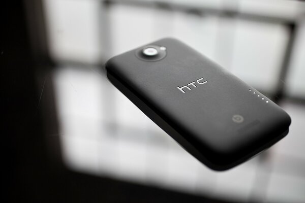 Smartphone Htc one x noir sur verre