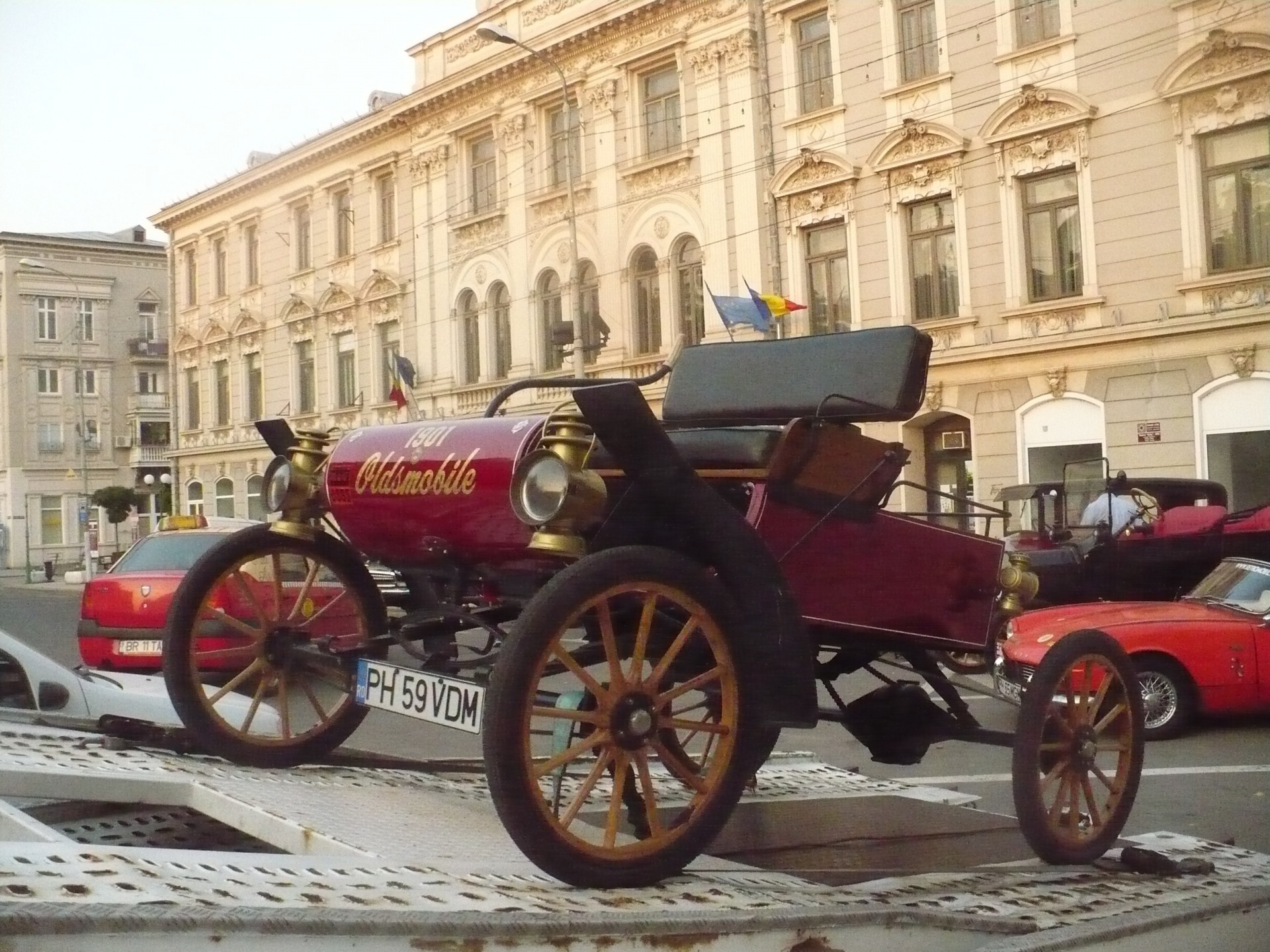 viejo rojo vintage coche