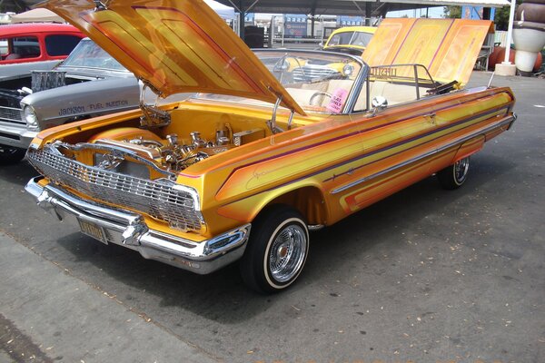 Corvette jaune Impala lowrider