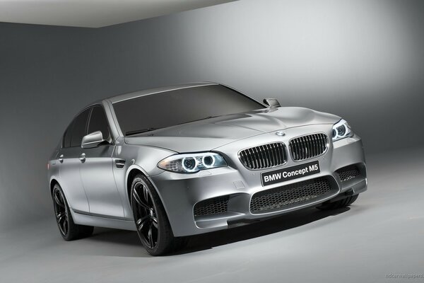 BMW Concept 5er in Silber