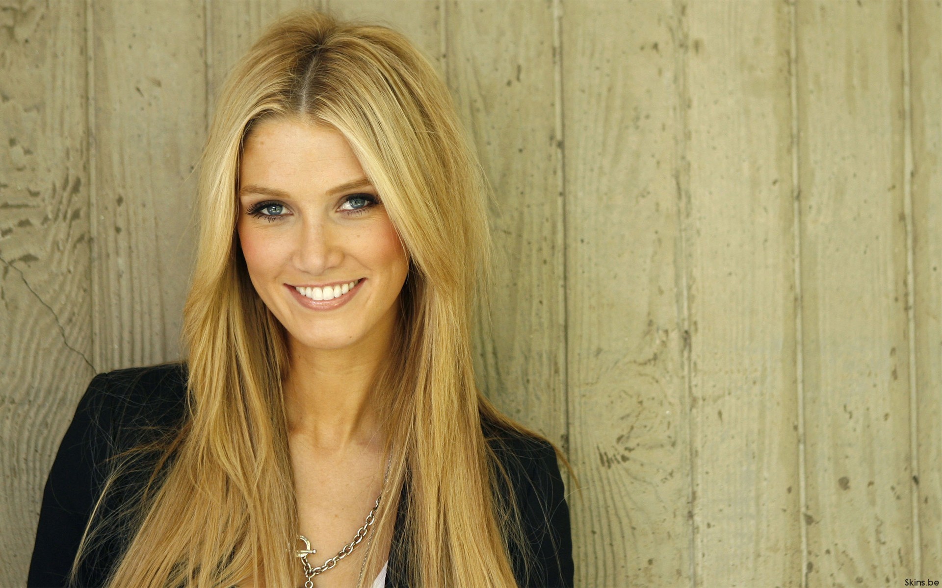 delta goodrem recinzione sorriso