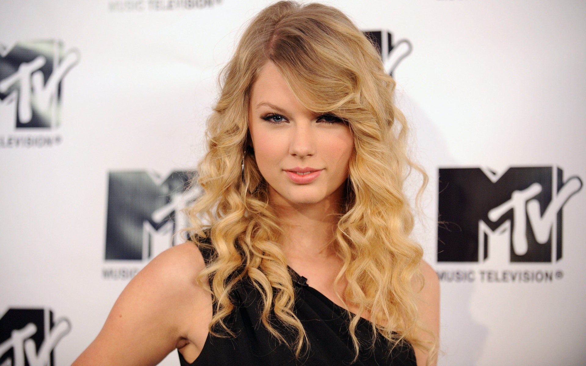 taylor swift blond blick mtv