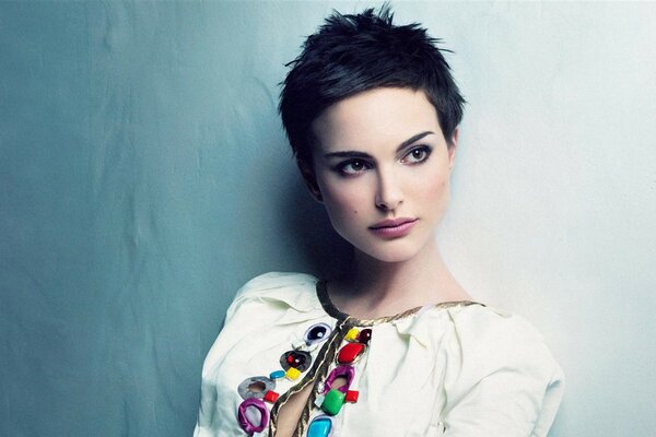 Actress Natalie Portman with a short haircut