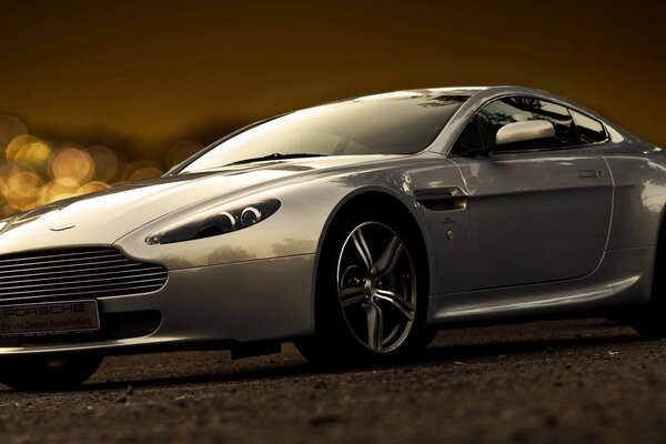 Автомобиль aston martin купе