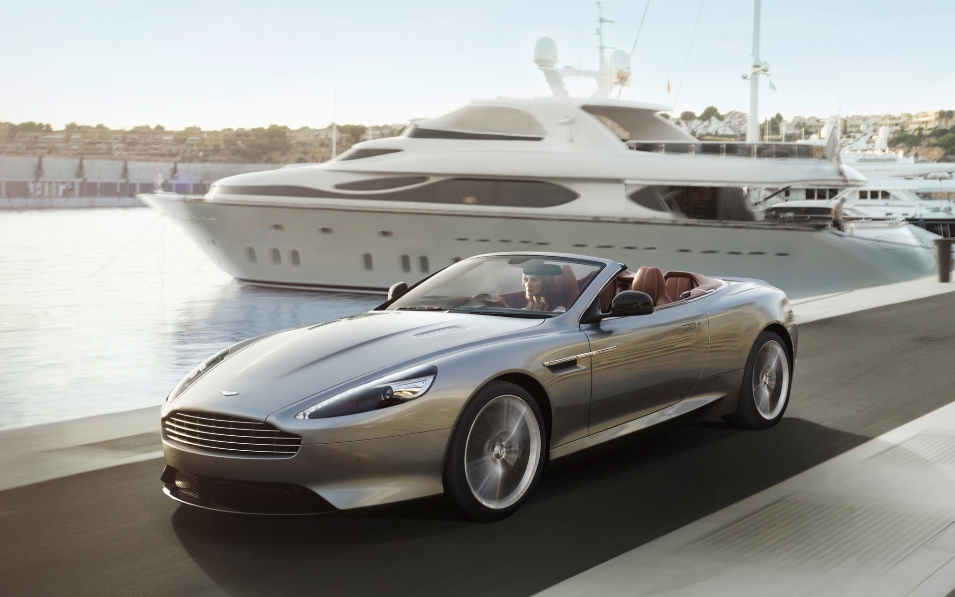 aston martin route eau marine automobile