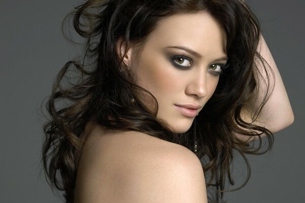 La hermosa mirada de Hilary Duff