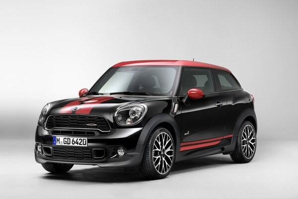 Rouge et noir mini Cooper 2014 sur fond blanc