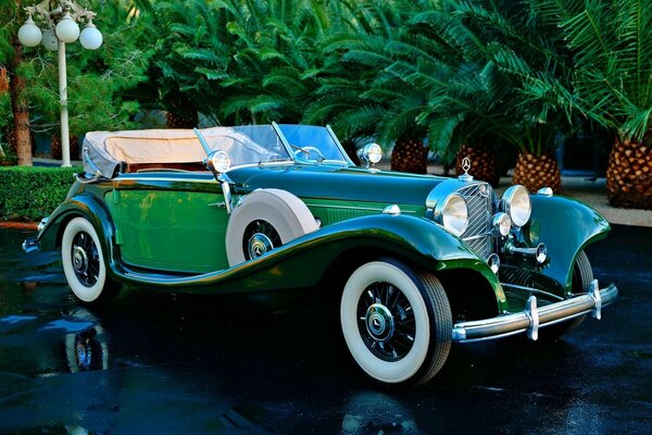 Voiture rétro classique du début du XXe siècle